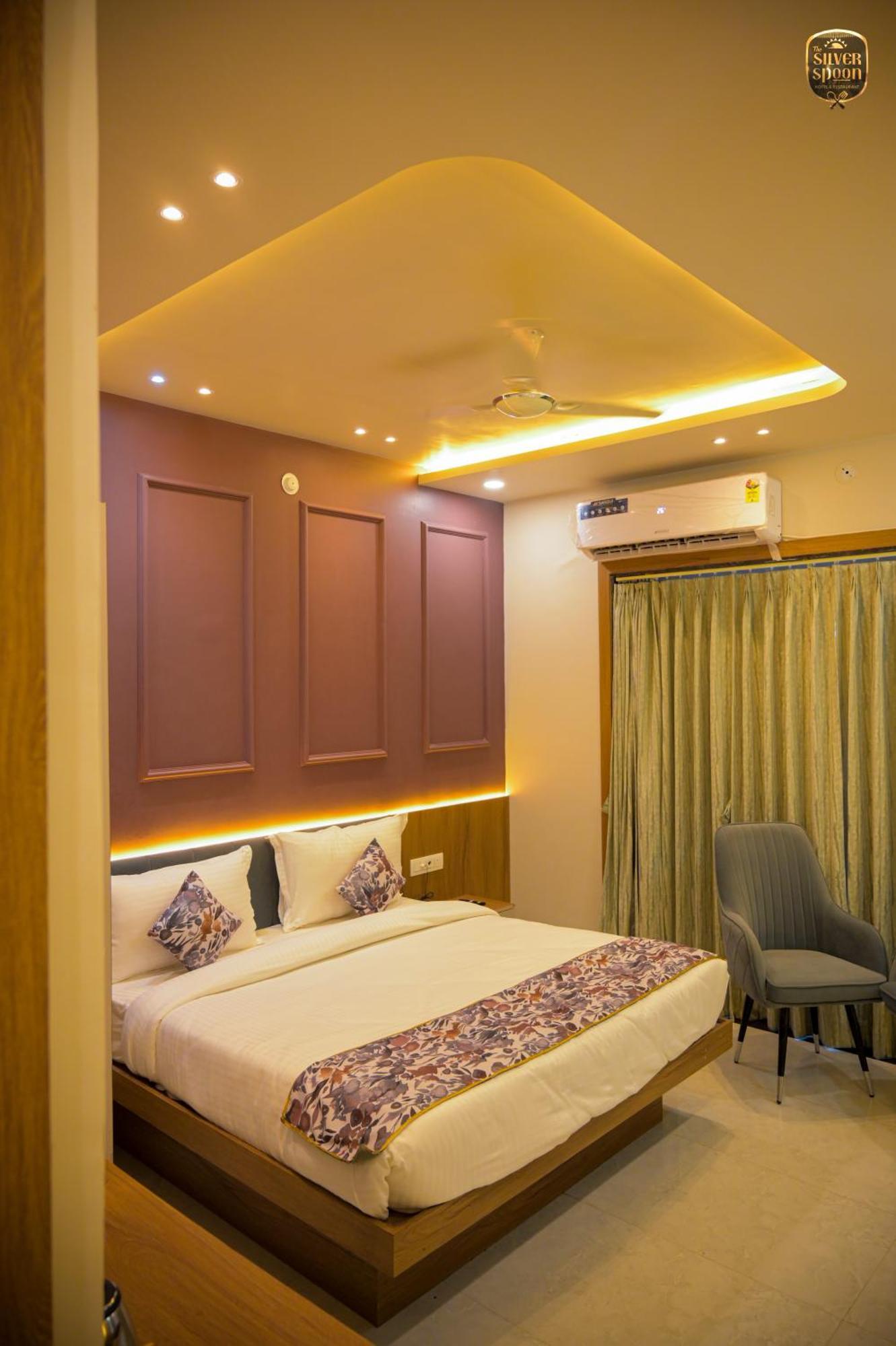 The Silver Spoon Hotel & Restaurant Būndi المظهر الخارجي الصورة