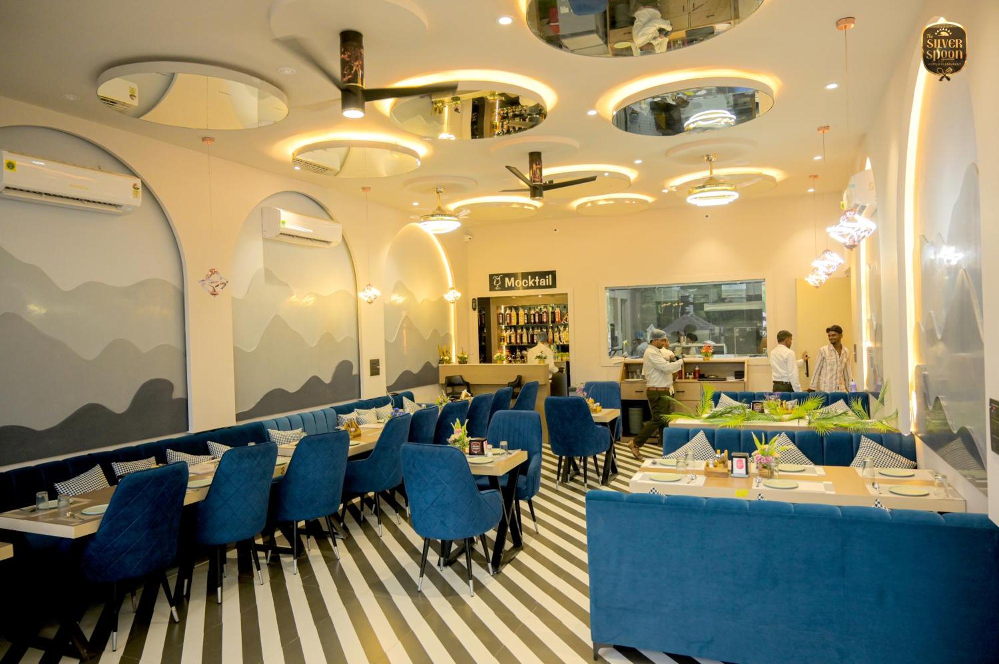 The Silver Spoon Hotel & Restaurant Būndi المظهر الخارجي الصورة