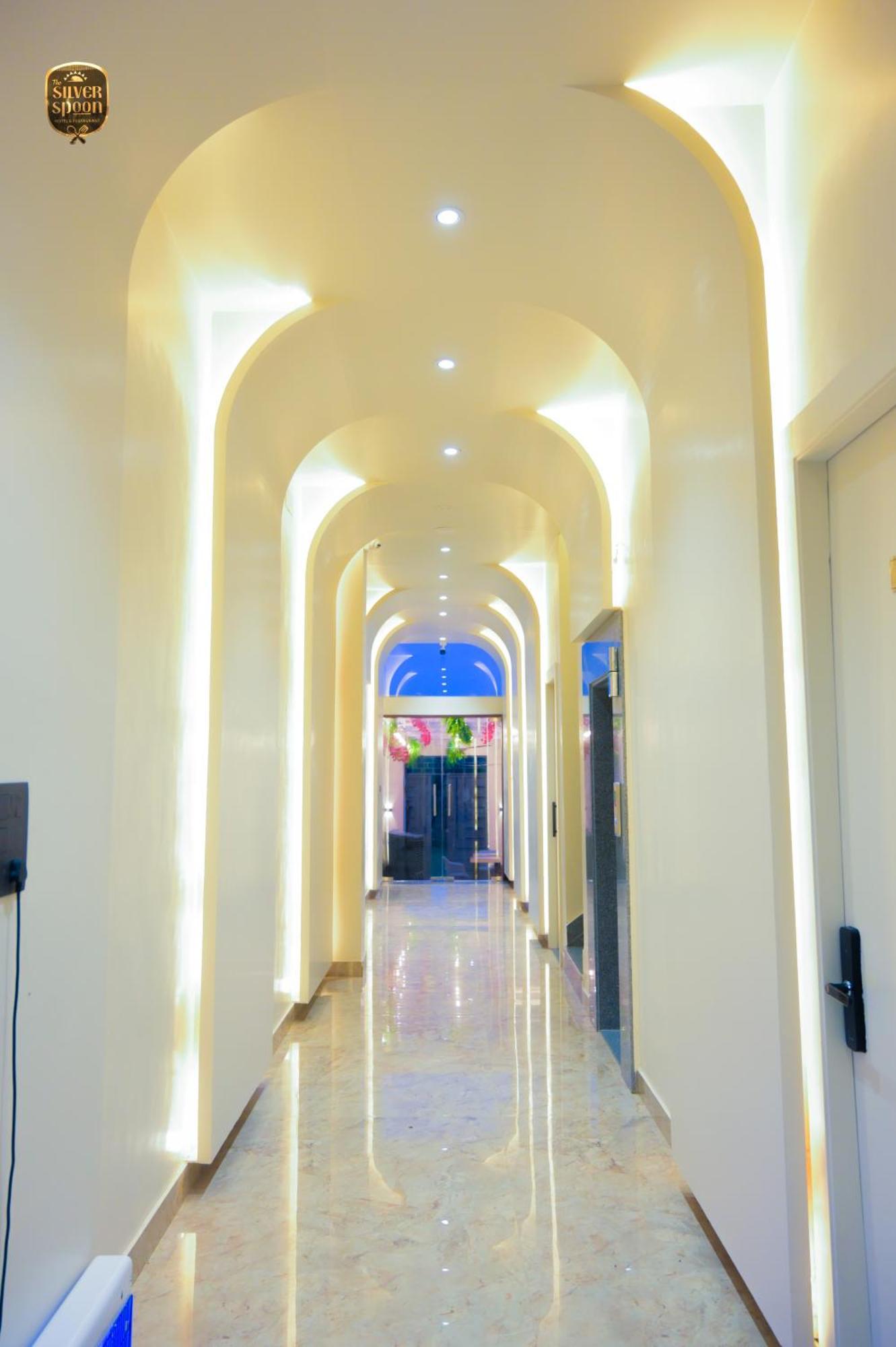 The Silver Spoon Hotel & Restaurant Būndi المظهر الخارجي الصورة