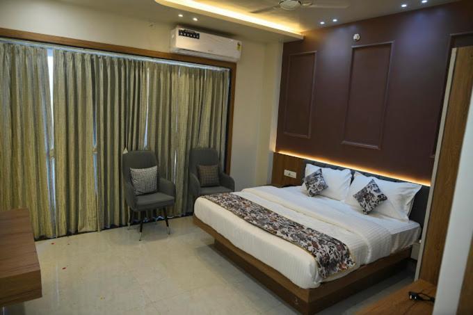 The Silver Spoon Hotel & Restaurant Būndi المظهر الخارجي الصورة
